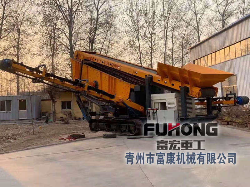 履帶移動(dòng)篩分機(jī)